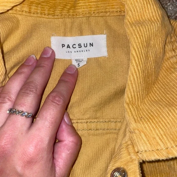 Yellow Jacket - Picture 3 of 3